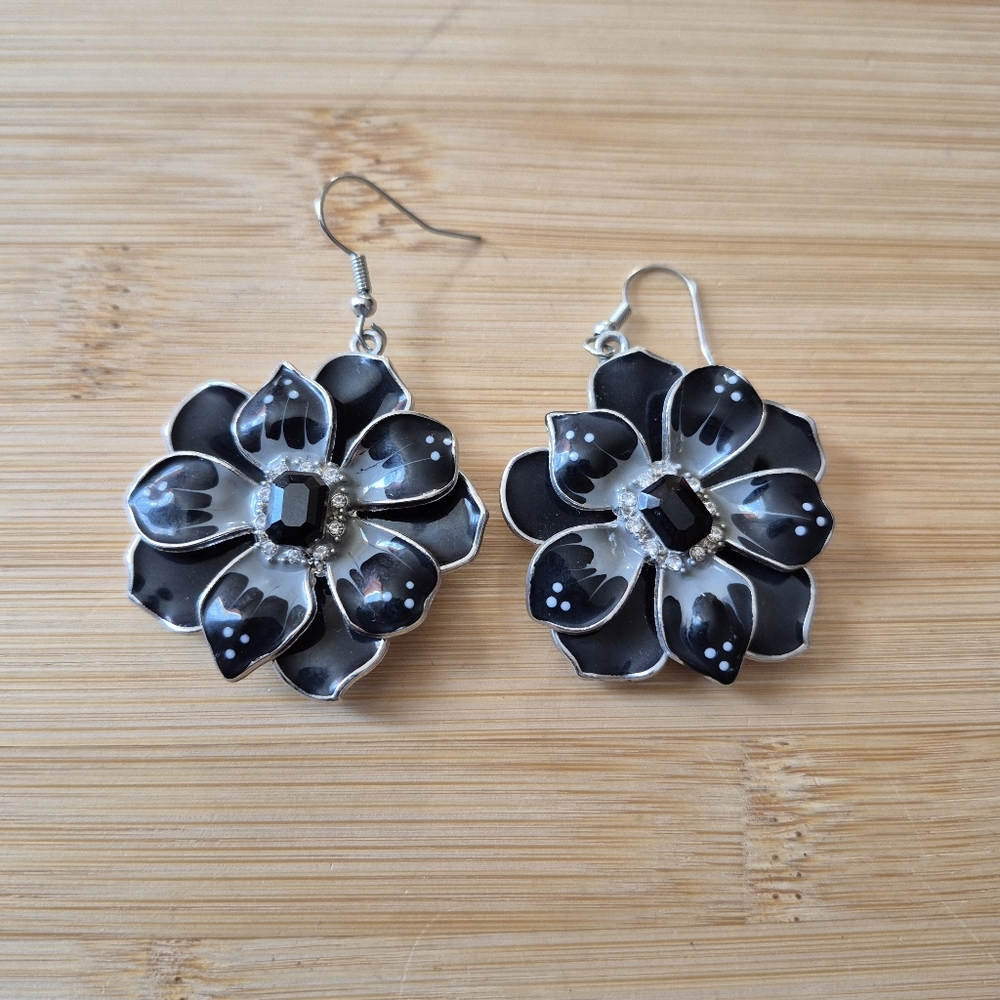 Black Enamel Floral Pierced Earrings